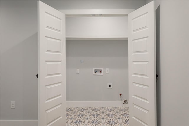 washroom featuring washer hookup, hookup for an electric dryer, hookup for a gas dryer, and light tile patterned floors