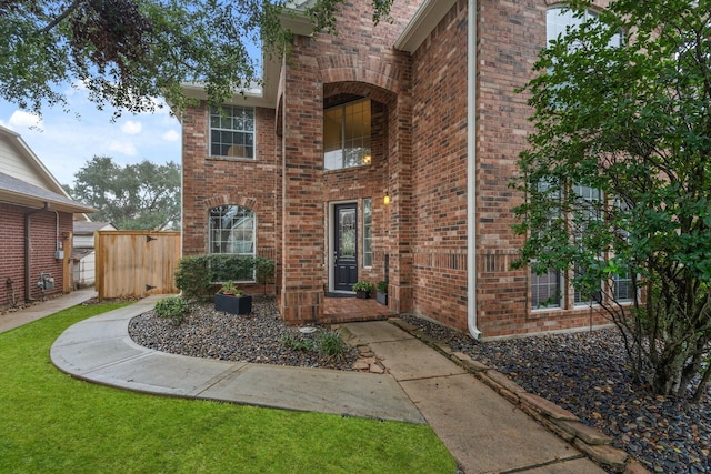 view of front of home with a front yard