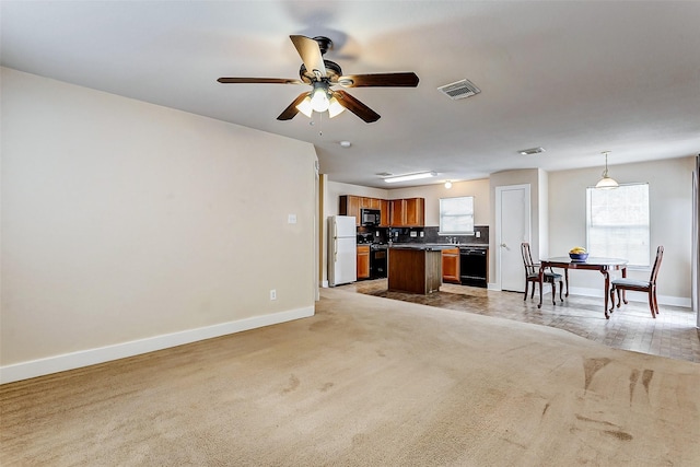 carpeted living room featuring ceiling fan