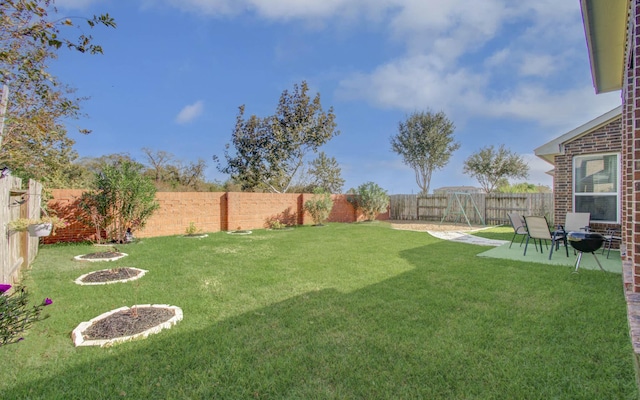 view of yard featuring a patio