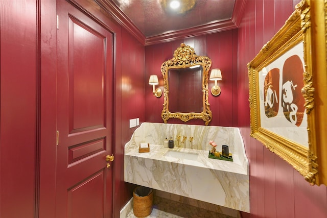 bathroom featuring ornamental molding