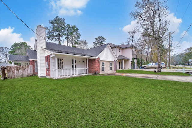 view of front of house with covered porch and a front lawn