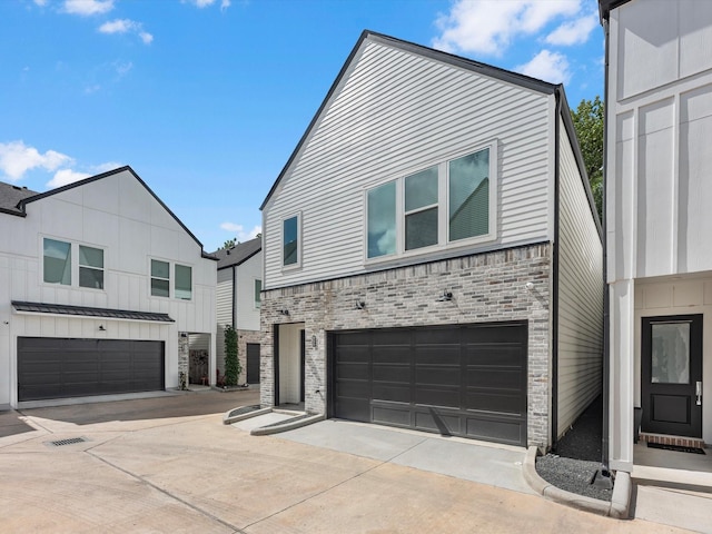 view of front facade featuring a garage