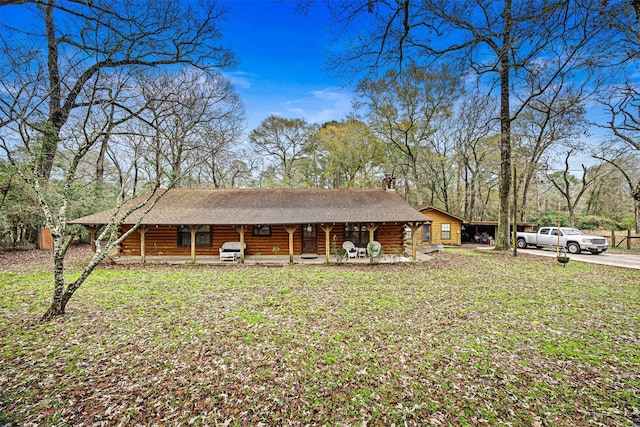 view of front of home with a porch and a front lawn