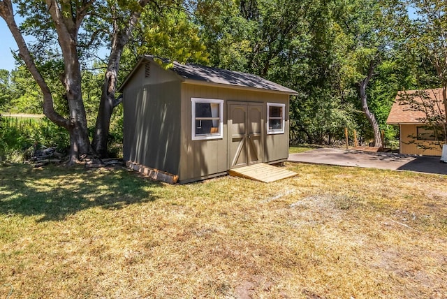 view of outbuilding with a yard