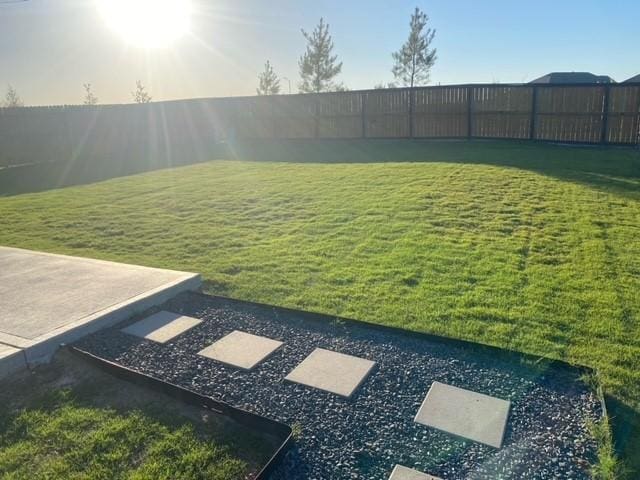 view of yard featuring a fenced backyard