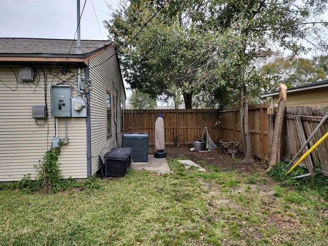 view of yard featuring cooling unit