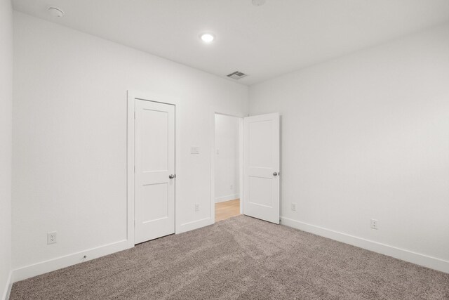 unfurnished room featuring carpet