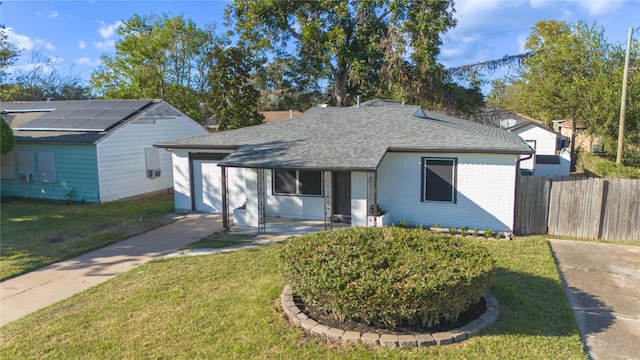 view of front of home featuring a front lawn