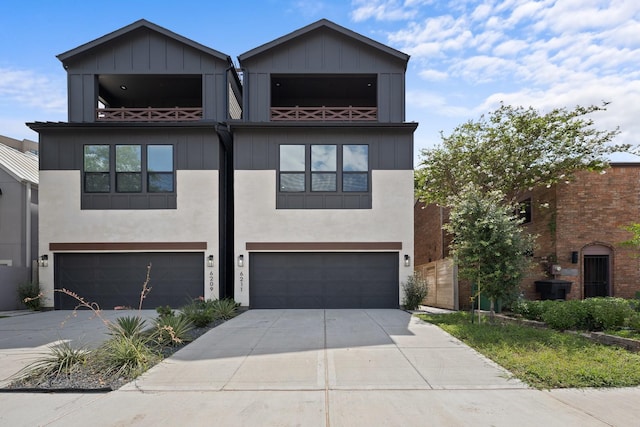 view of front facade featuring a garage