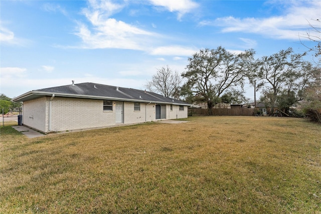 back of house featuring a lawn