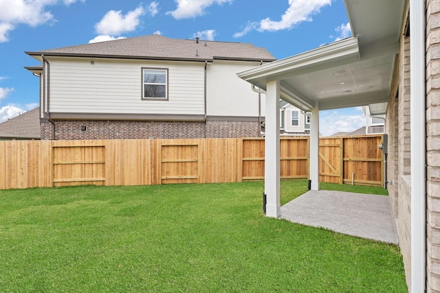 view of yard featuring a patio