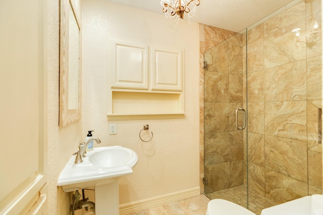 bathroom with an inviting chandelier, toilet, and an enclosed shower