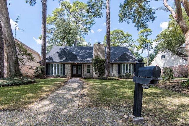 view of front of home featuring a front lawn