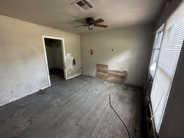 unfurnished room with dark hardwood / wood-style flooring and ceiling fan