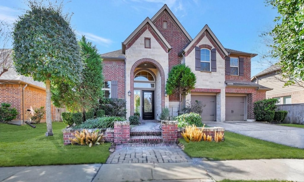 view of front of home featuring a garage and a front yard