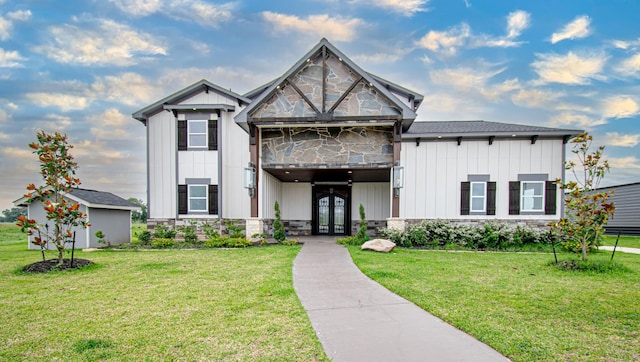 view of front facade with a front lawn