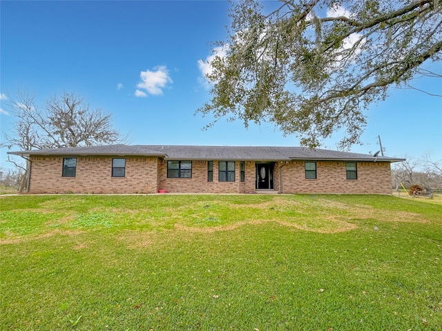 ranch-style home featuring brick siding and a front lawn