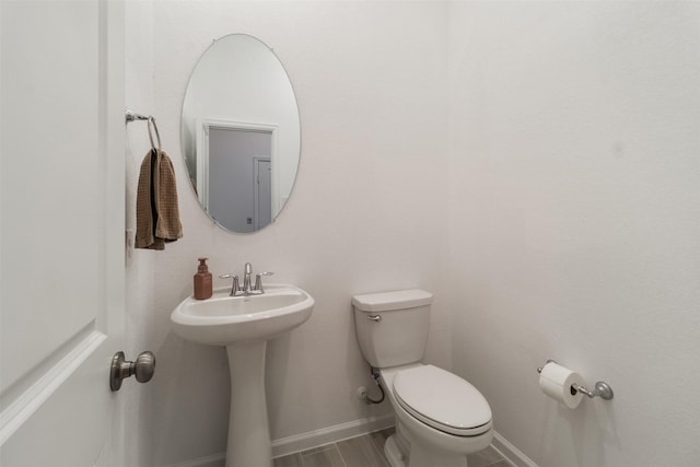 bathroom featuring sink and toilet