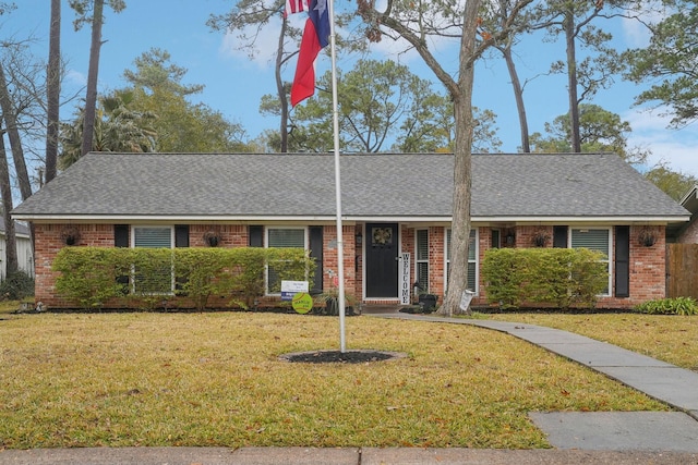 single story home with a front lawn