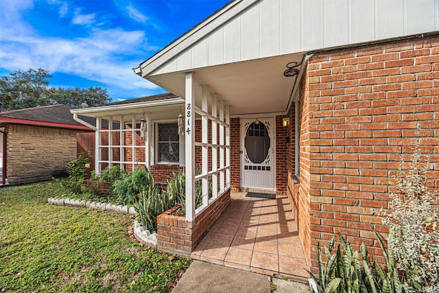 entrance to property with a yard