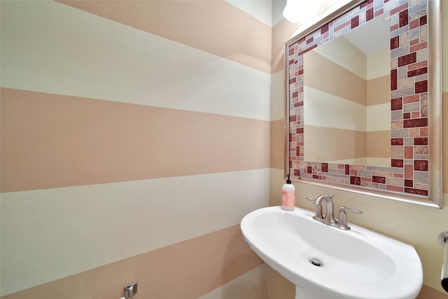 bathroom featuring sink