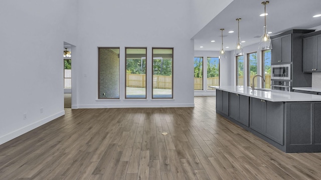 539 Oakview Bend Dr, Montgomery, TX 77316 - kitchen featuring stainless steel appliances, light countertops, open floor plan, wood finished floors, and baseboards