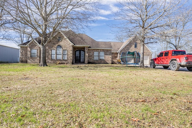 view of front of house featuring a garage and a front yard