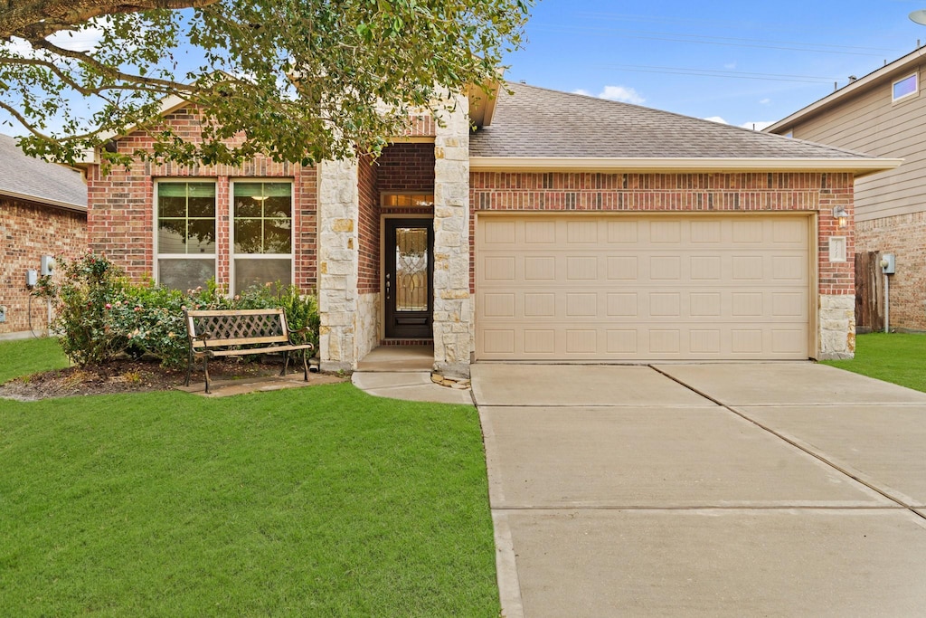 view of front facade featuring a garage and a front lawn