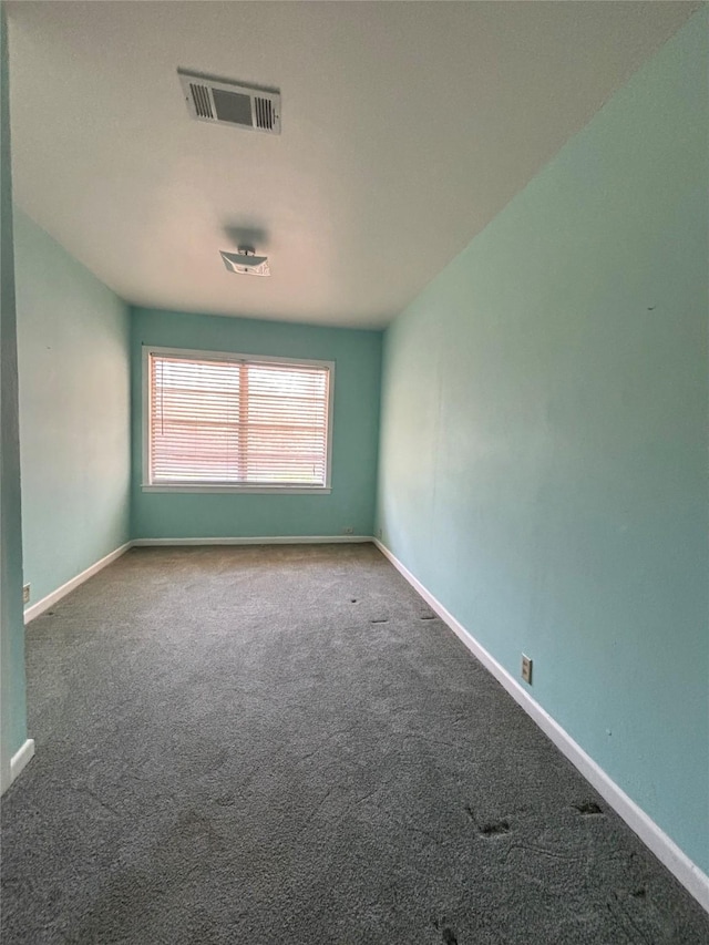 spare room with carpet flooring