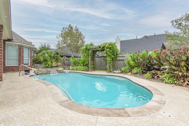 view of swimming pool with an in ground hot tub and a patio area