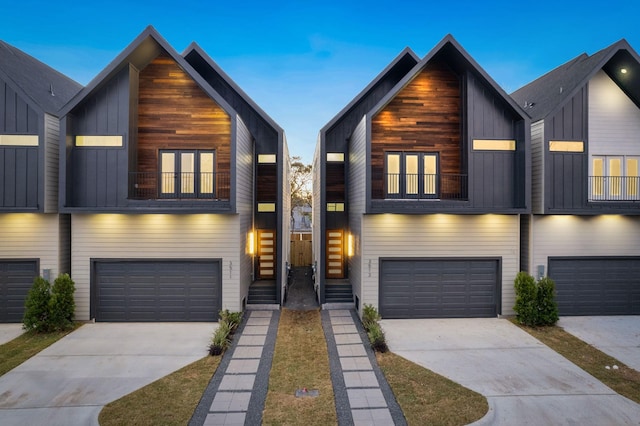 view of front of home featuring a garage