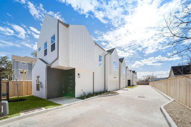 845 Elkhart St Unit B, Houston, TX 77091 - view of property exterior featuring concrete driveway and a residential view