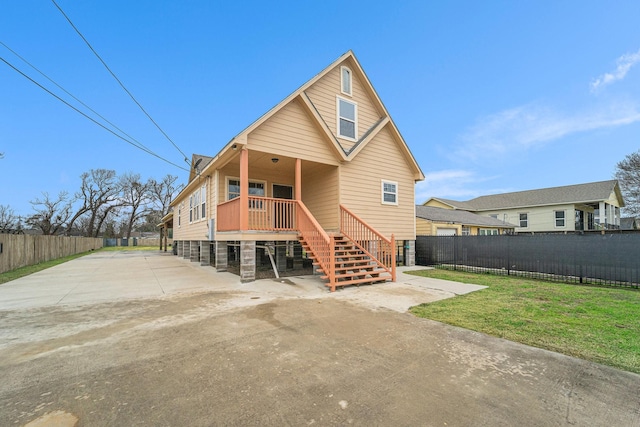 view of front of house featuring a front lawn and a porch