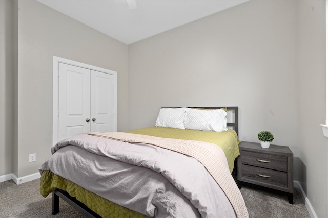 bedroom featuring carpet flooring and a closet