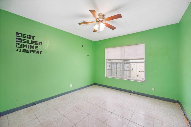 empty room featuring ceiling fan