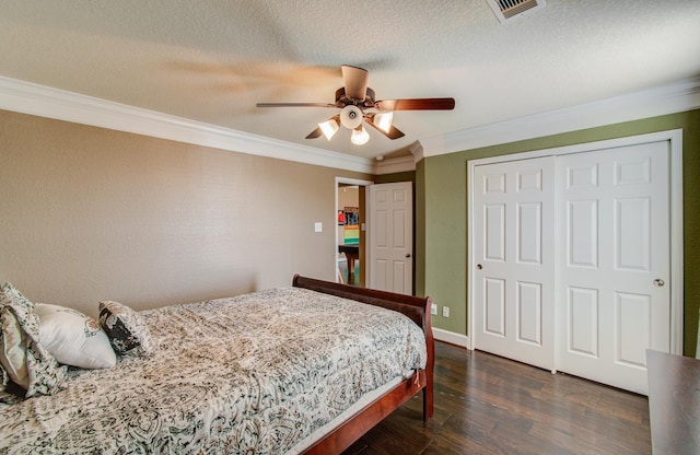 bedroom with dark hardwood / wood-style flooring, ceiling fan, crown molding, a textured ceiling, and a closet