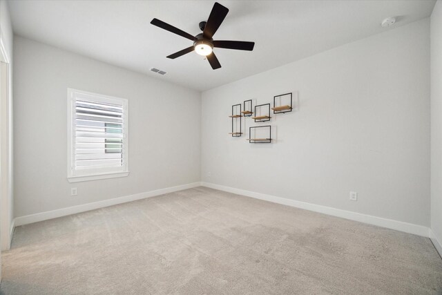 carpeted empty room featuring ceiling fan