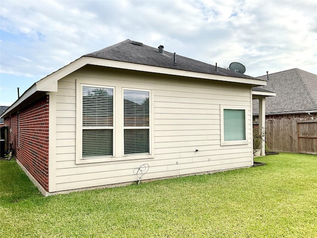 view of side of property featuring a yard