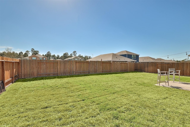 view of yard featuring a patio area