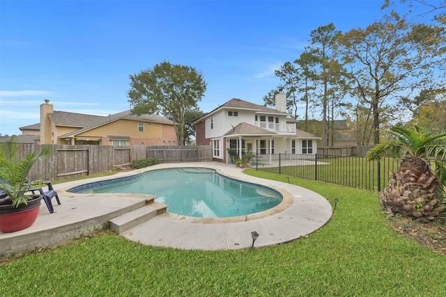 view of swimming pool with a patio area and a lawn