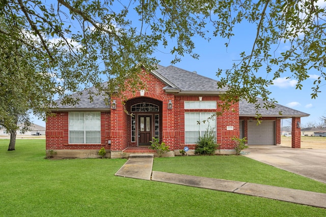 view of front facade featuring a garage and a front lawn