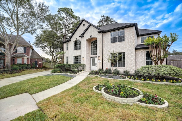 view of front facade with a front yard