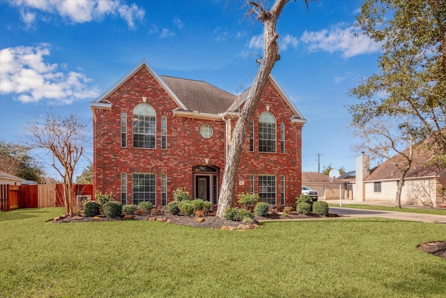 view of front of house featuring a front lawn