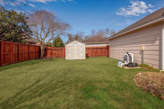 view of yard with a shed