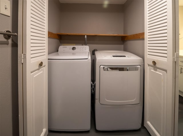 laundry area featuring washer and clothes dryer