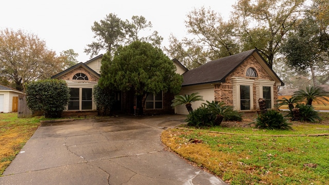 view of front facade featuring a garage and a front lawn