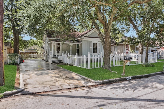 view of front of house with a front yard