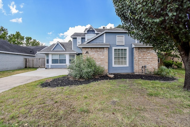 view of front of property with a front yard