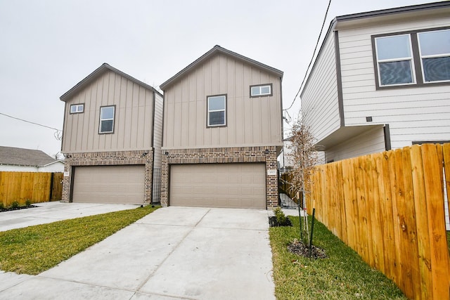 view of front facade featuring a garage